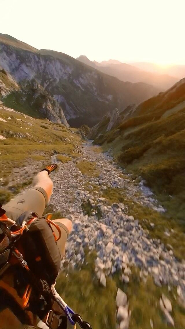Crème de la crème of polish speedflying. I just can’t believe this flight actually happened, daaaamn! #speedflying #paragliding #paralotnie #latanie #flying #polishmountains #extreme #liveyourlife #adventurespirit #sportyekstremalne #góry #gleitschirm #smellofthemountain #mountains